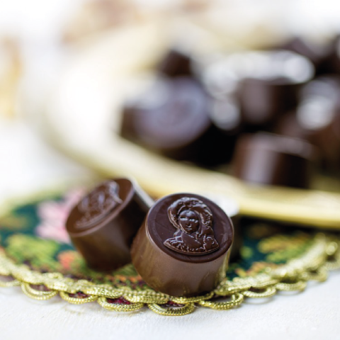 Fatima Gold Medium Chocolate Box (16 Pcs)